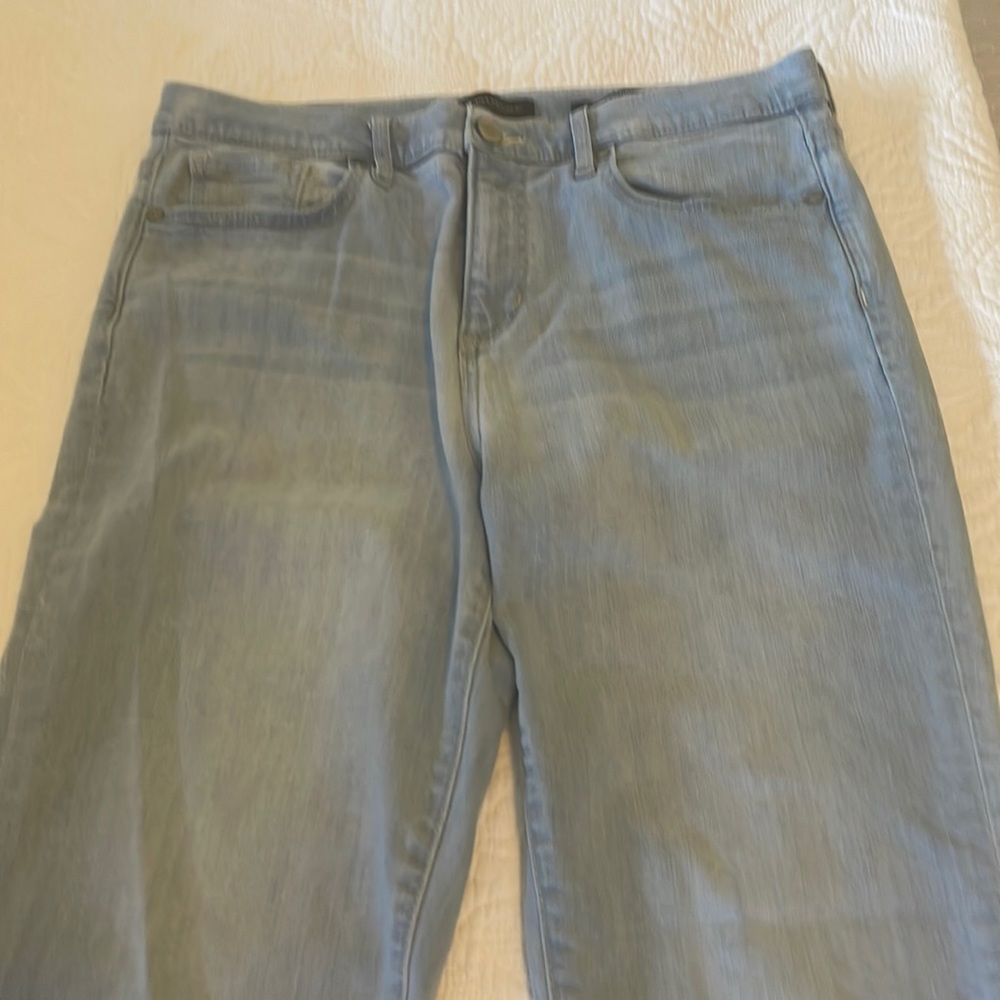 Banana Republic light wash, mid rise ankle skinnies. 30L.